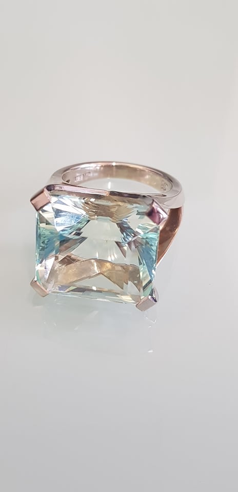 Stunning Aquamarine Ring - Premier Pawnbrokers